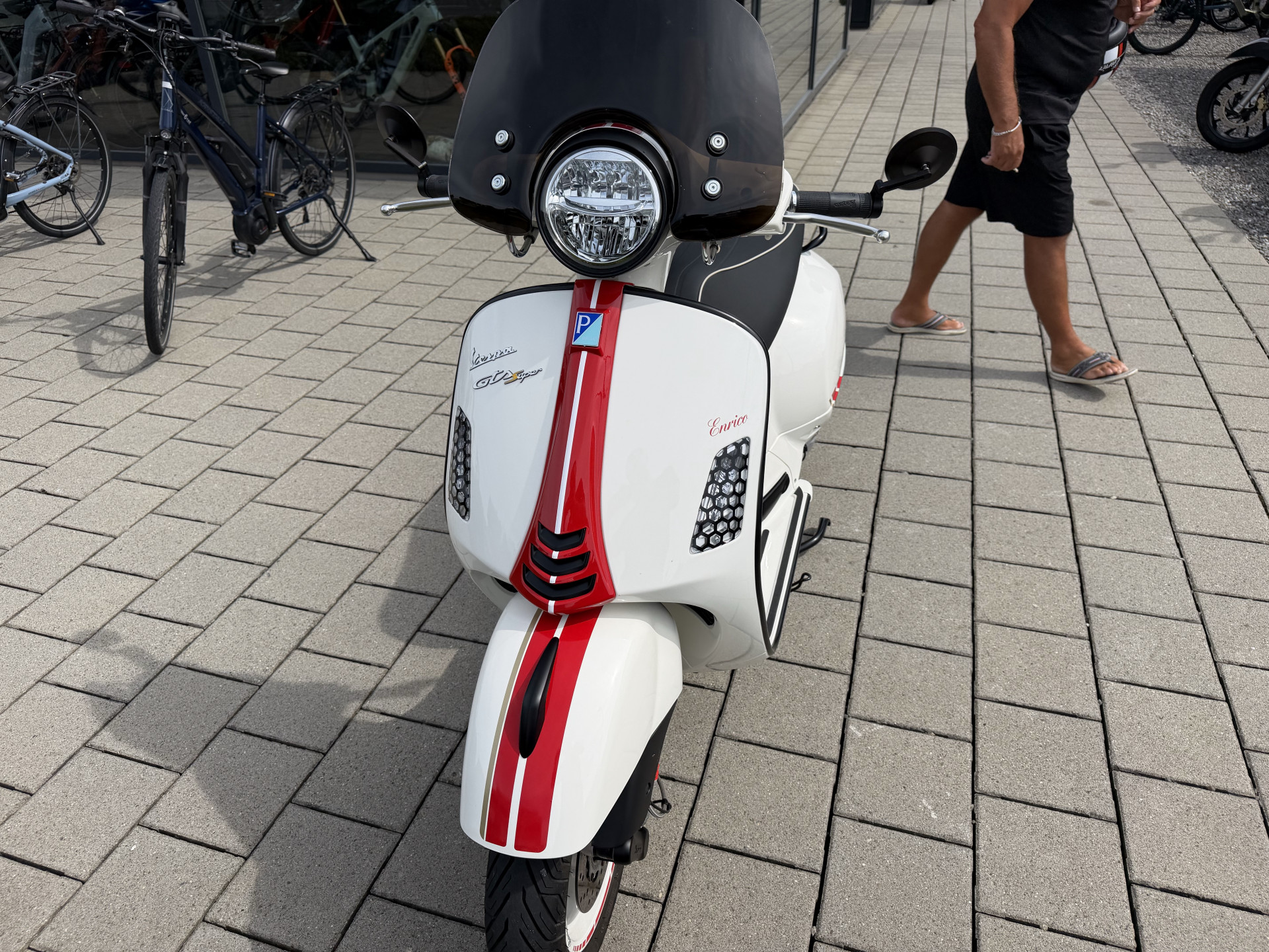 PIAGGIO Vespa GTS 125-image-1