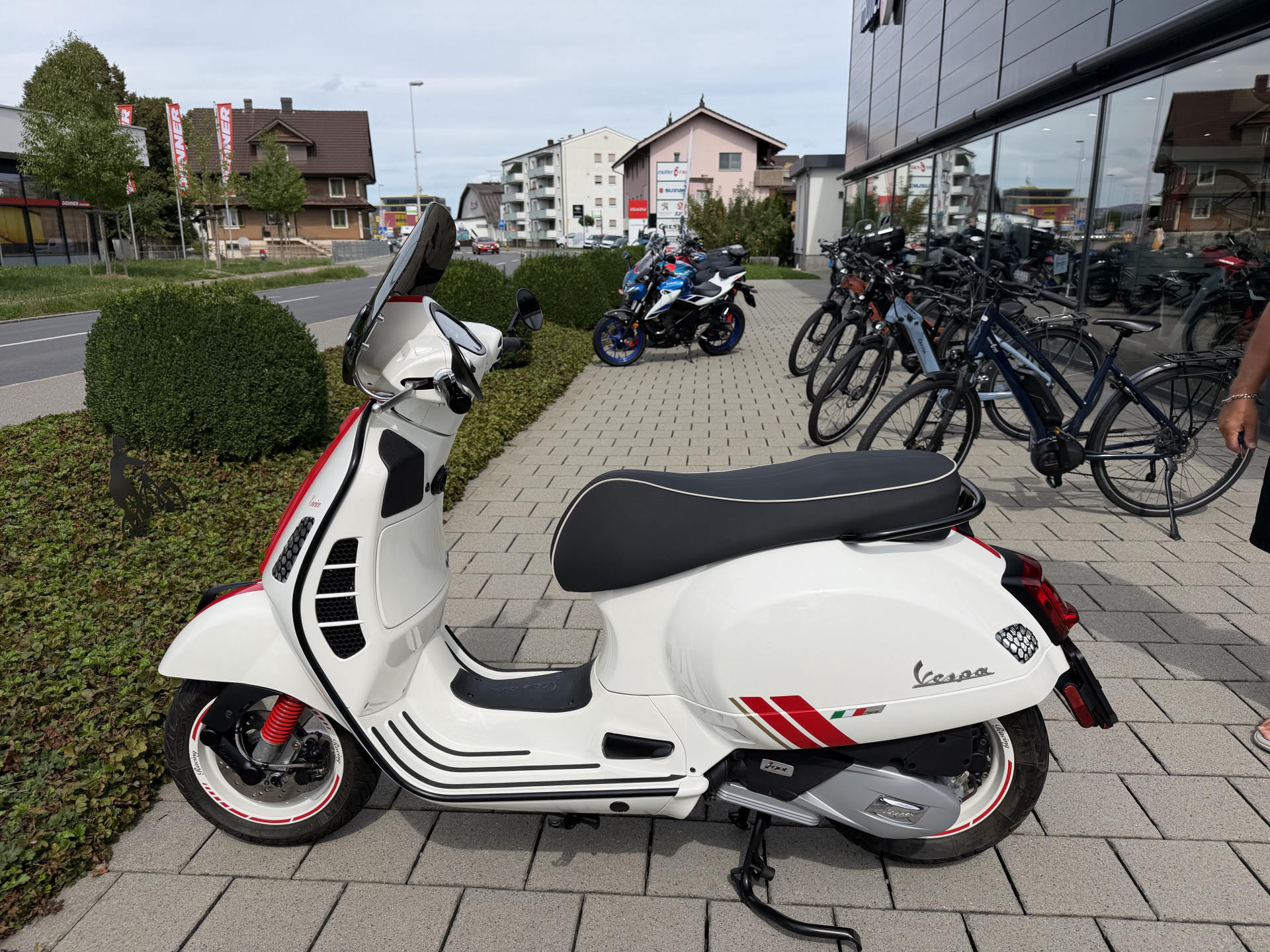 PIAGGIO Vespa GTS 125-image-2