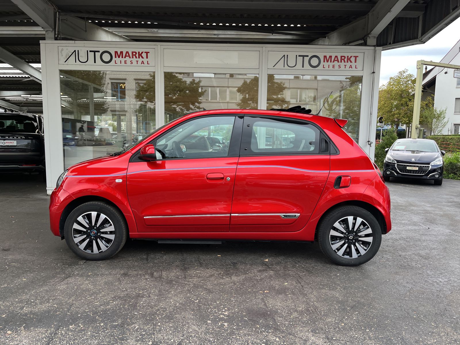 RENAULT Intens-showroom-element-2