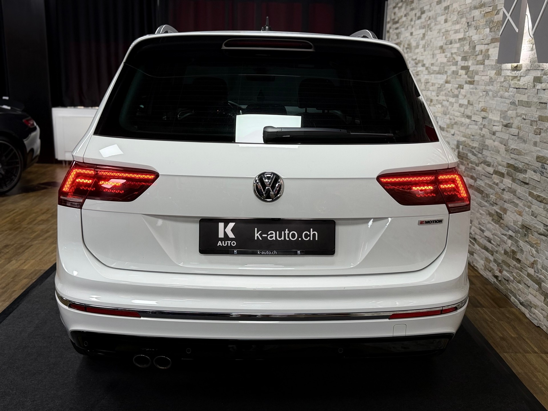 VW Tiguan 2.0 TDI SCR R-Line 4Motion DSG-showroom-element-3
