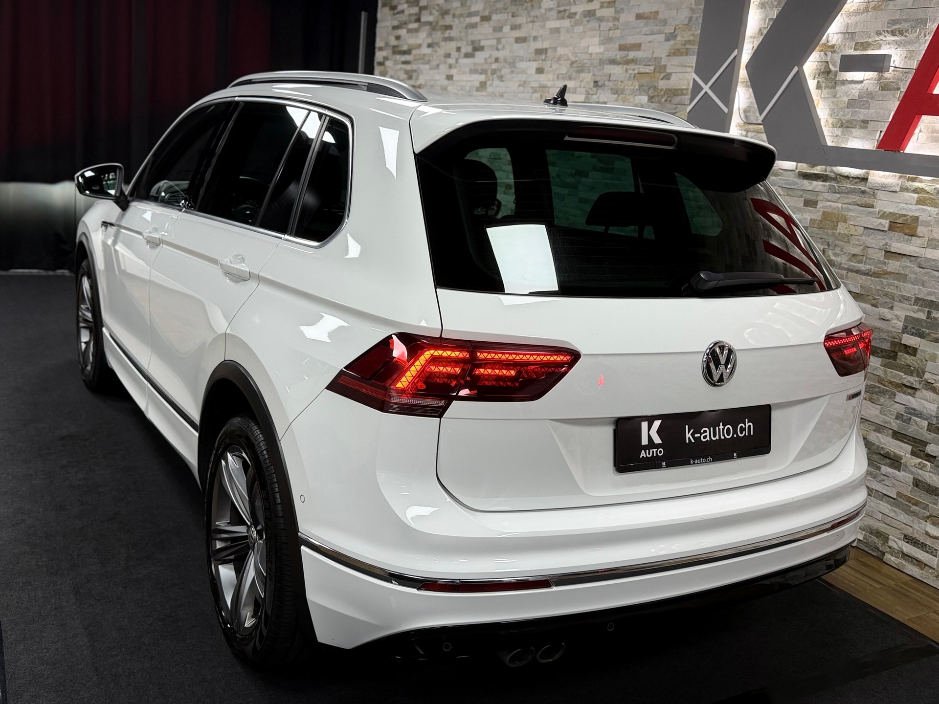 VW Tiguan 2.0 TDI SCR R-Line 4Motion DSG-showroom-element-2