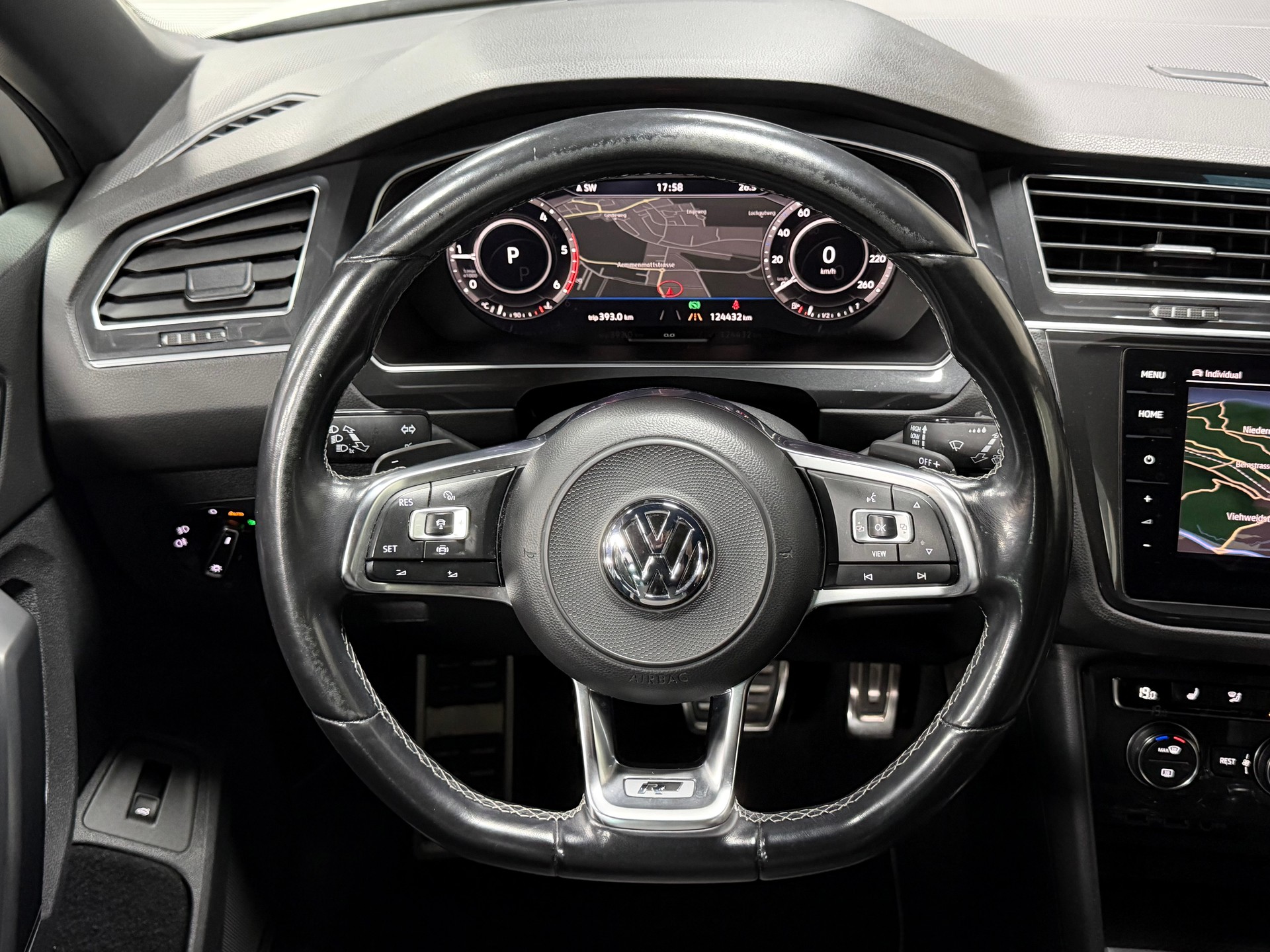 VW Tiguan 2.0 TDI SCR R-Line 4Motion DSG-image-16