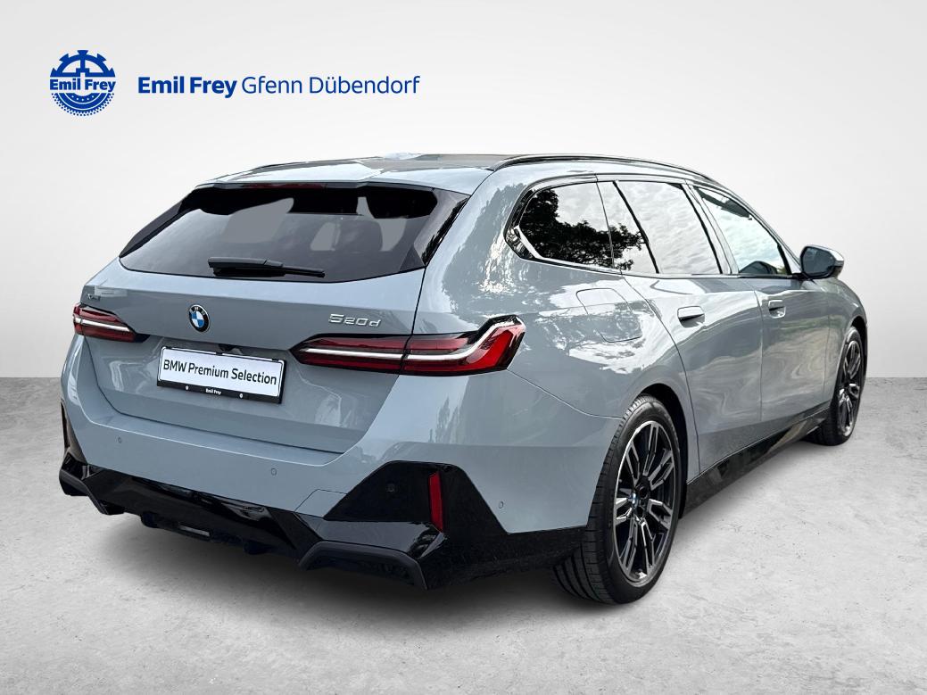 BMW 520d xDrive Touring-showroom-element-1