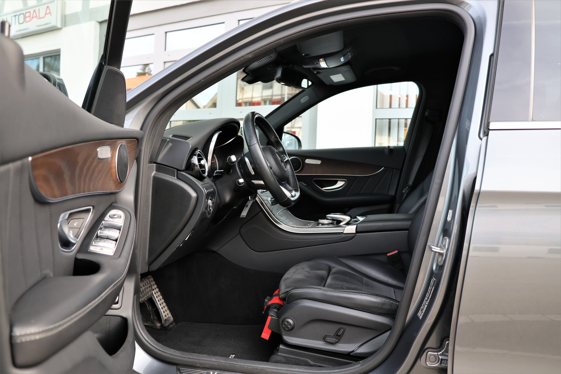 MERCEDES-BENZ GLC 250 d AMG Line 4Matic 9G-Tronic (CH)-image-9