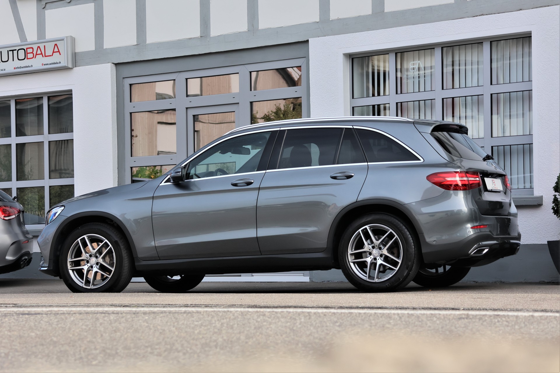 MERCEDES-BENZ GLC 250 d AMG Line 4Matic 9G-Tronic (CH)-showroom-element-3
