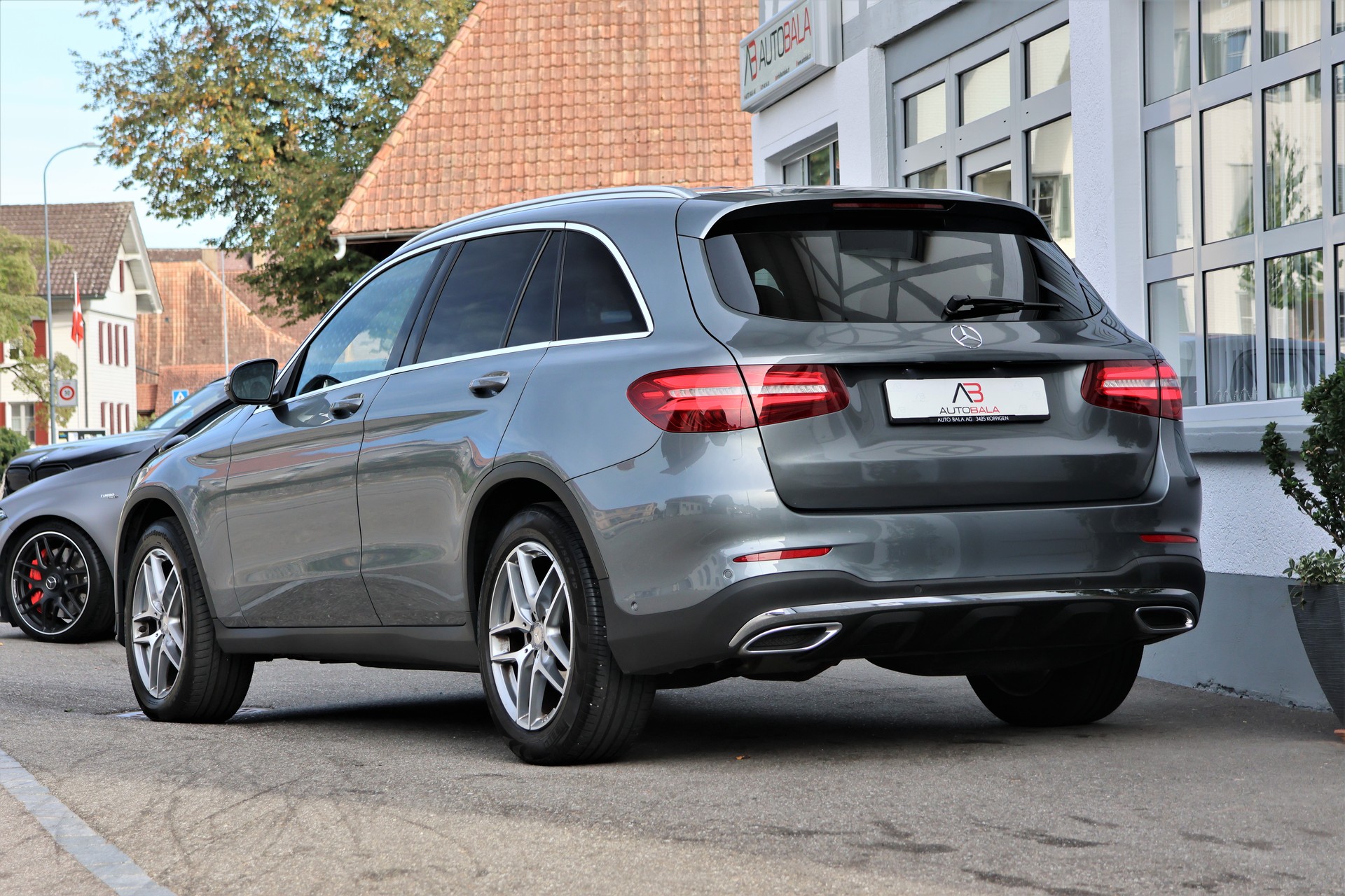 MERCEDES-BENZ GLC 250 d AMG Line 4Matic 9G-Tronic (CH)-showroom-element-2