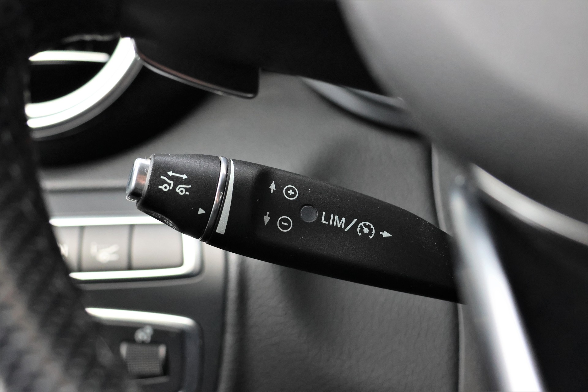 MERCEDES-BENZ GLC 250 d AMG Line 4Matic 9G-Tronic (CH)-image-17