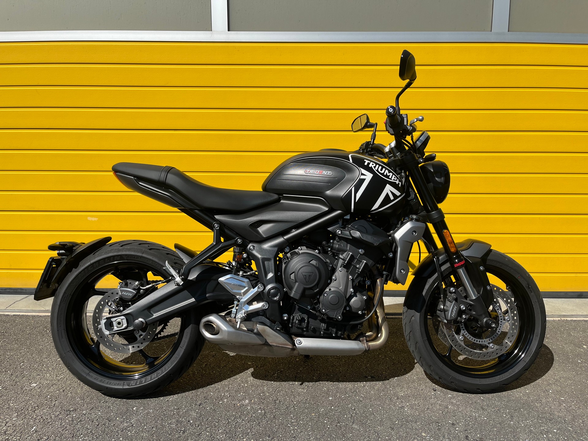 TRIUMPH Trident 660