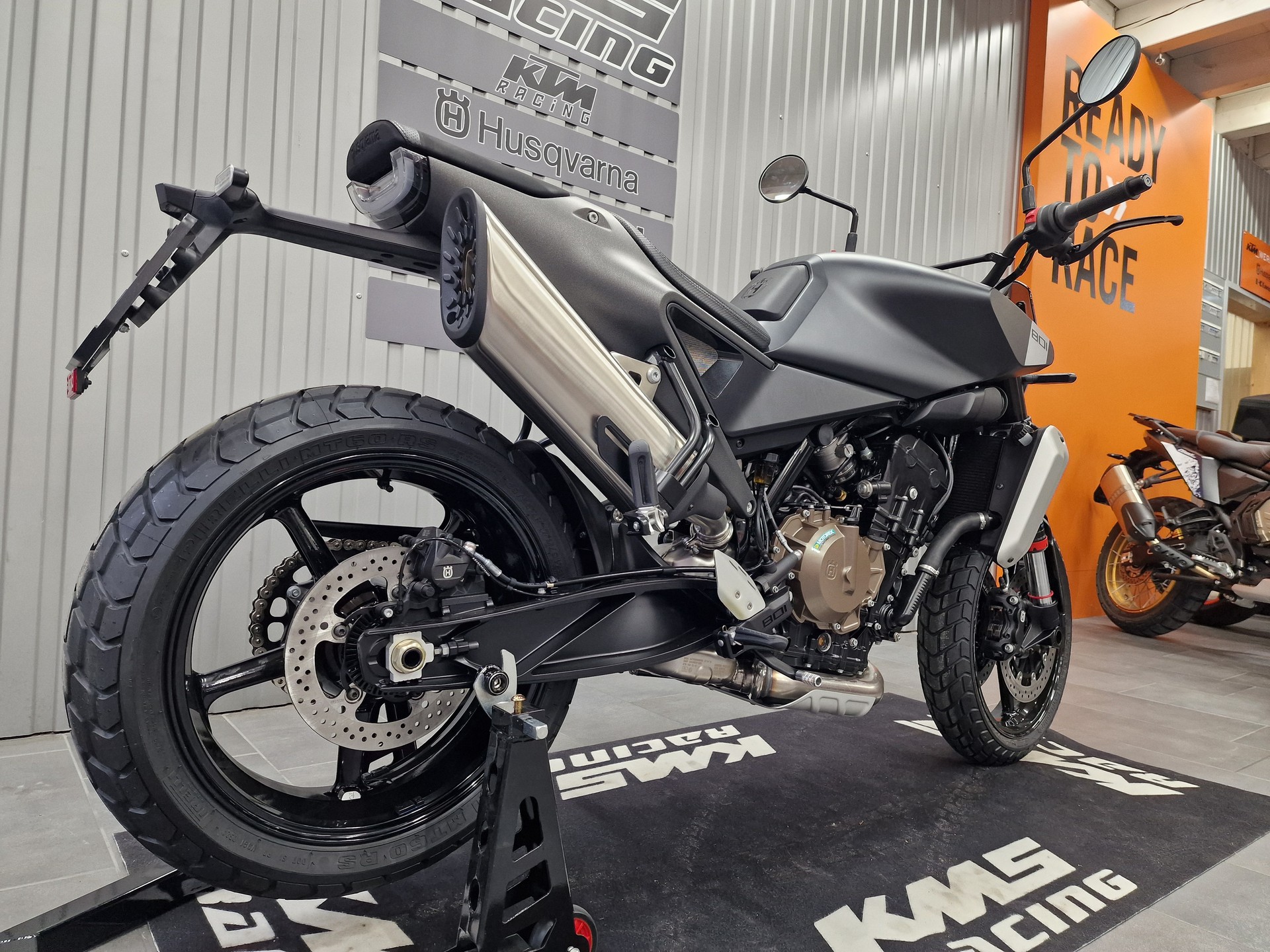 HUSQVARNA Svartpilen 801 L-image-1