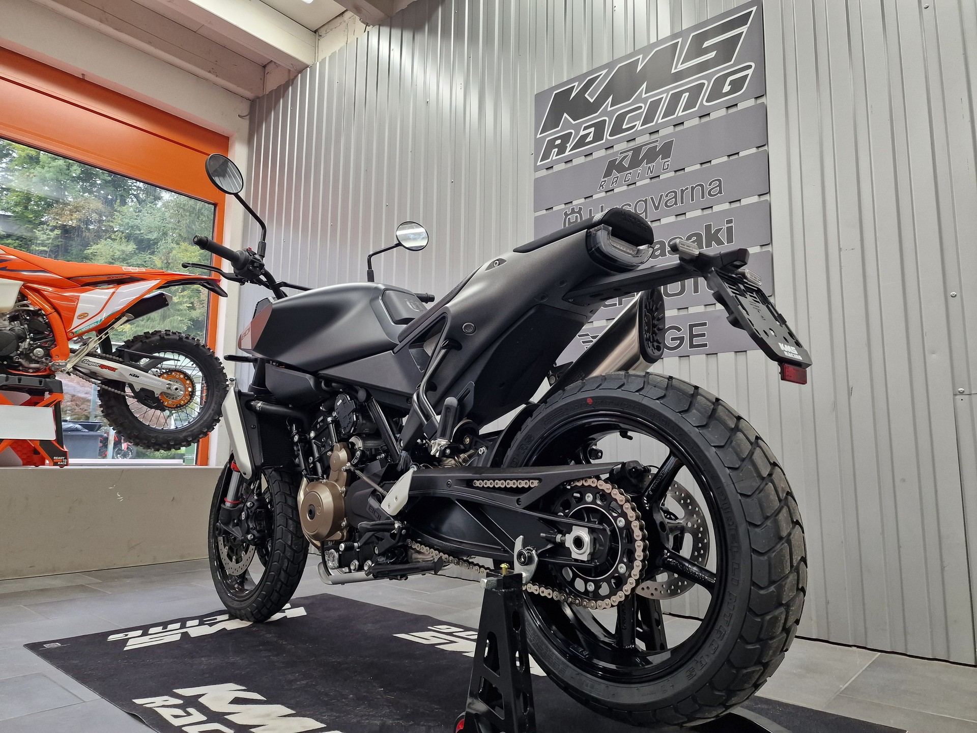 HUSQVARNA Svartpilen 801 L-image-8