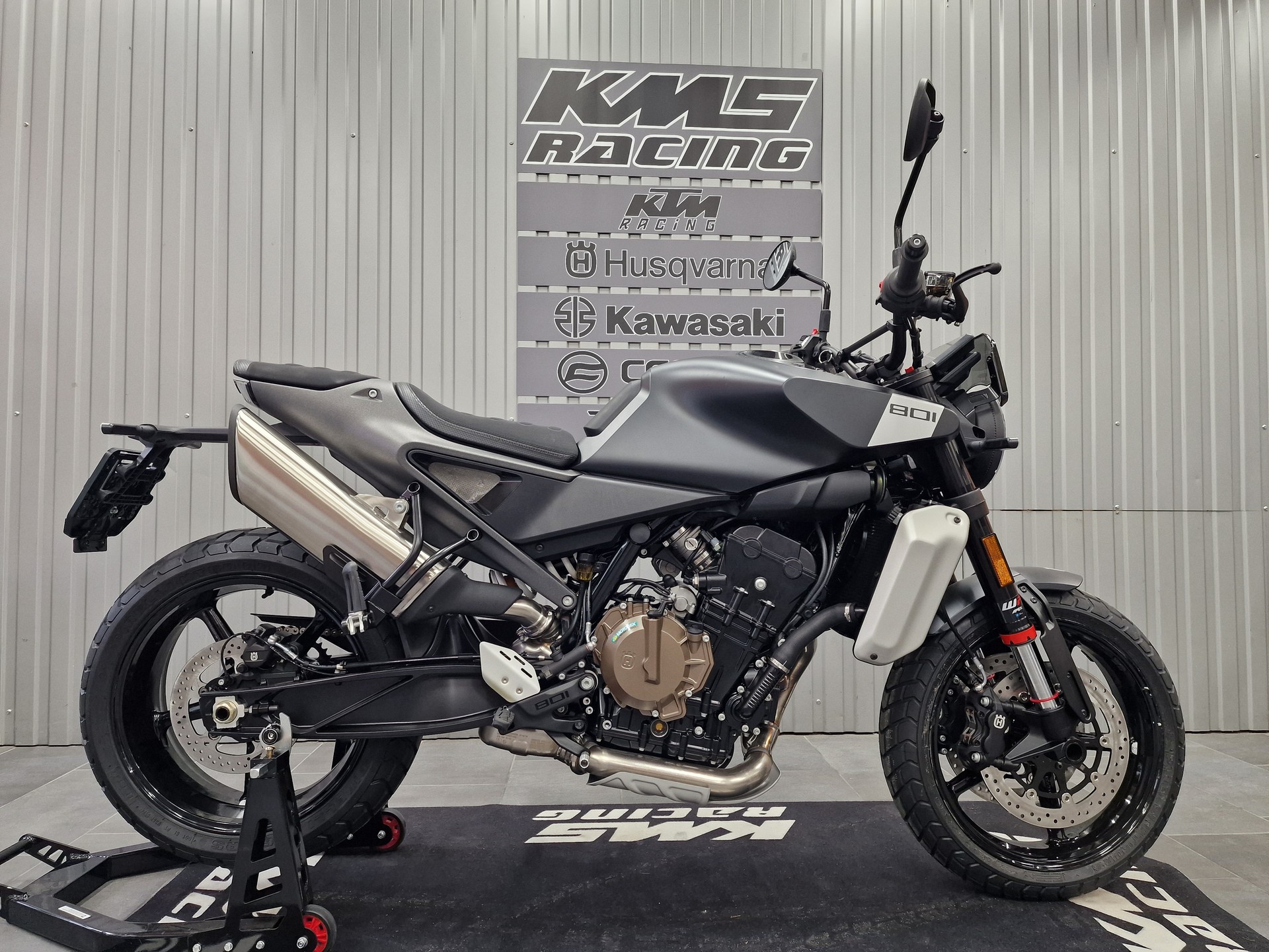 HUSQVARNA Svartpilen 801 L