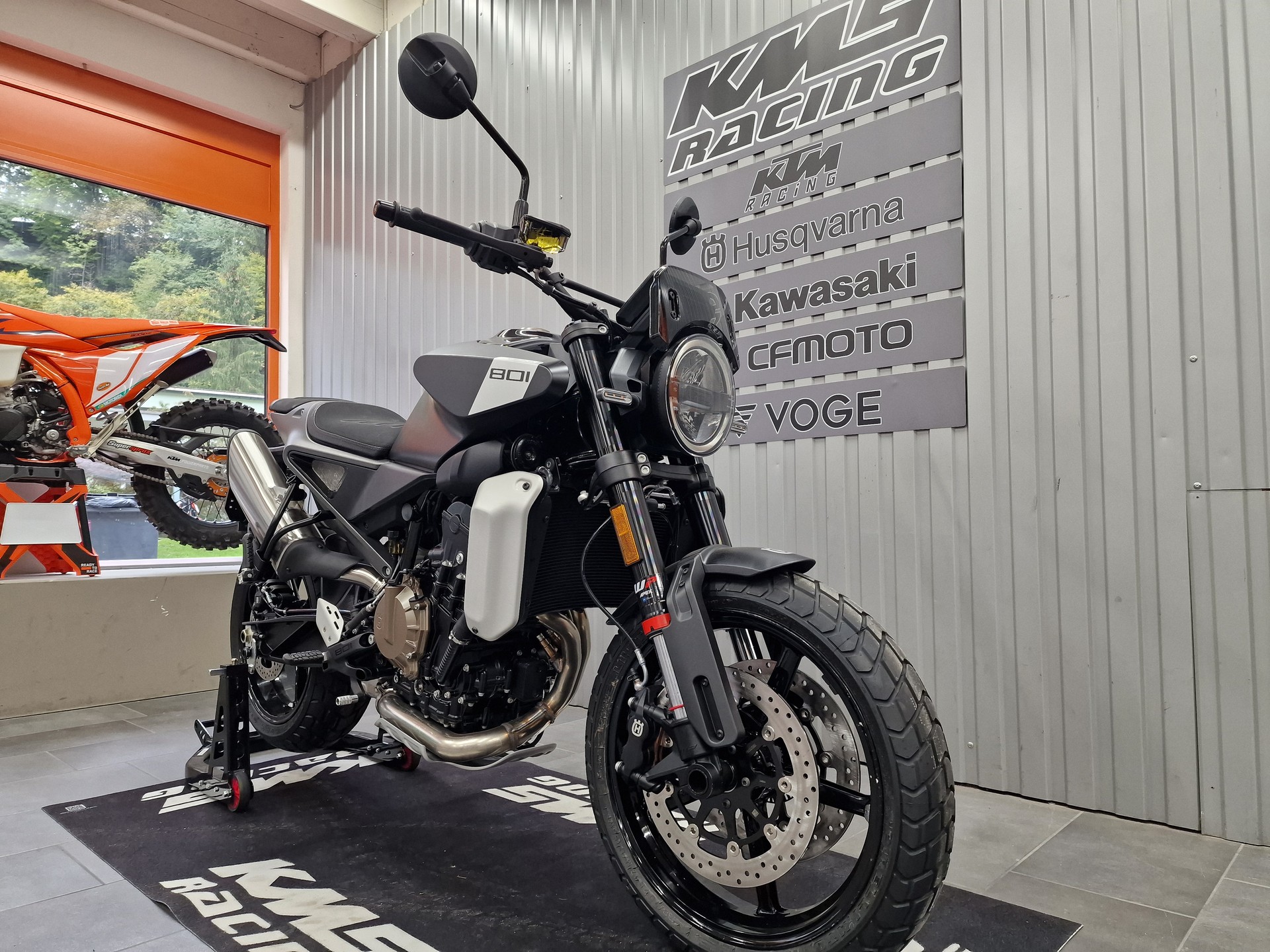 HUSQVARNA Svartpilen 801 L-image-3