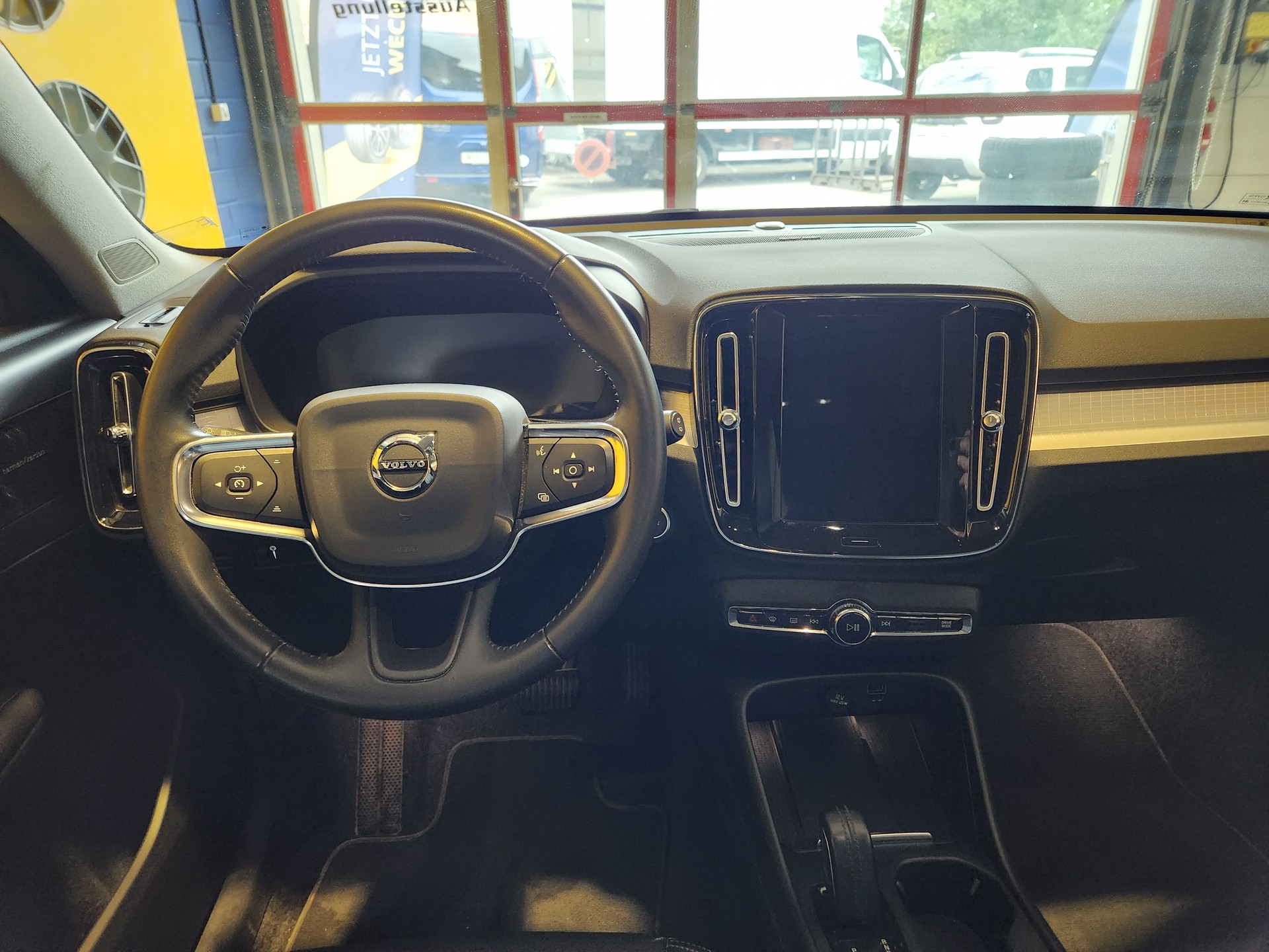 VOLVO XC40 D3 Momentum Geartronic !!TOP Auto!Frisch ab Service+MFK!Neue Winterreifen!-image-6