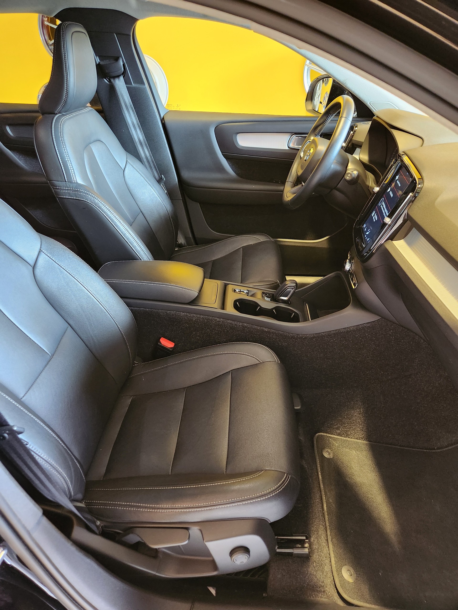 VOLVO XC40 D3 Momentum Geartronic !!TOP Auto!Frisch ab Service+MFK!Neue Winterreifen!-image-8
