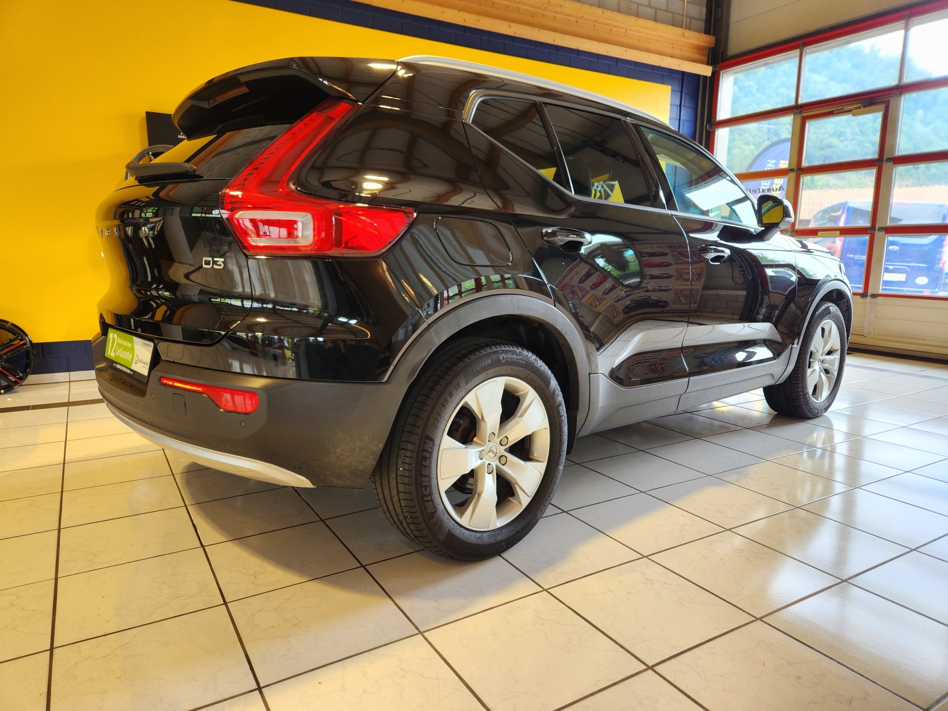 VOLVO XC40 D3 Momentum Geartronic !!TOP Auto!Frisch ab Service+MFK!Neue Winterreifen!-image-3