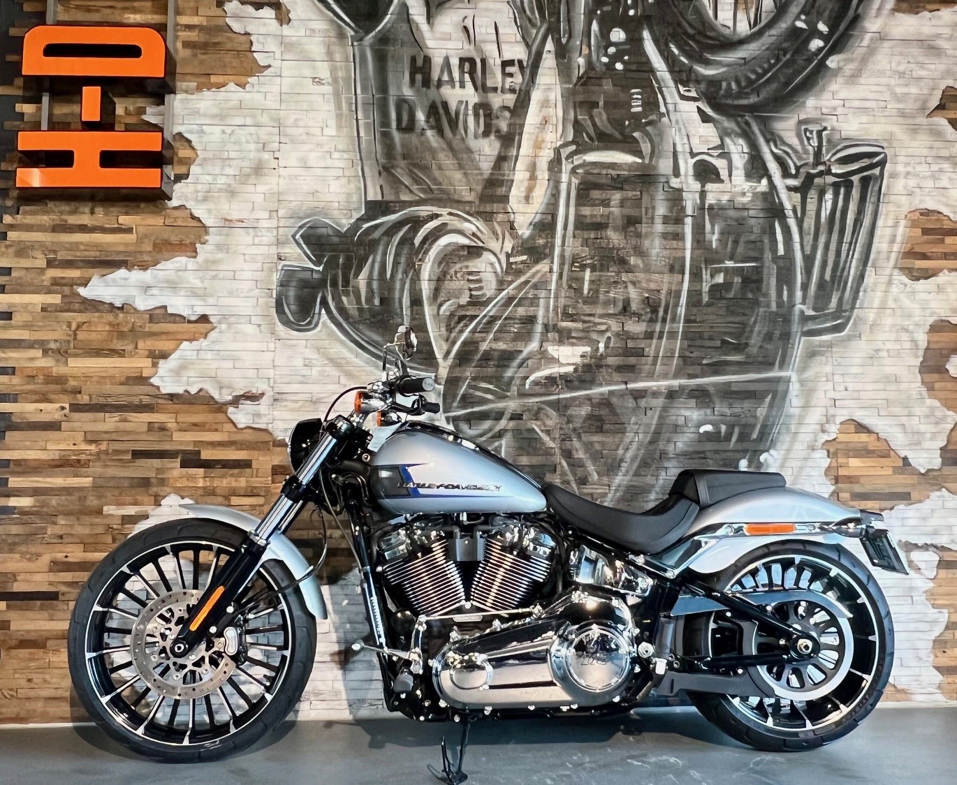 HARLEY-DAVIDSON FXBR Breakout 117-image-0