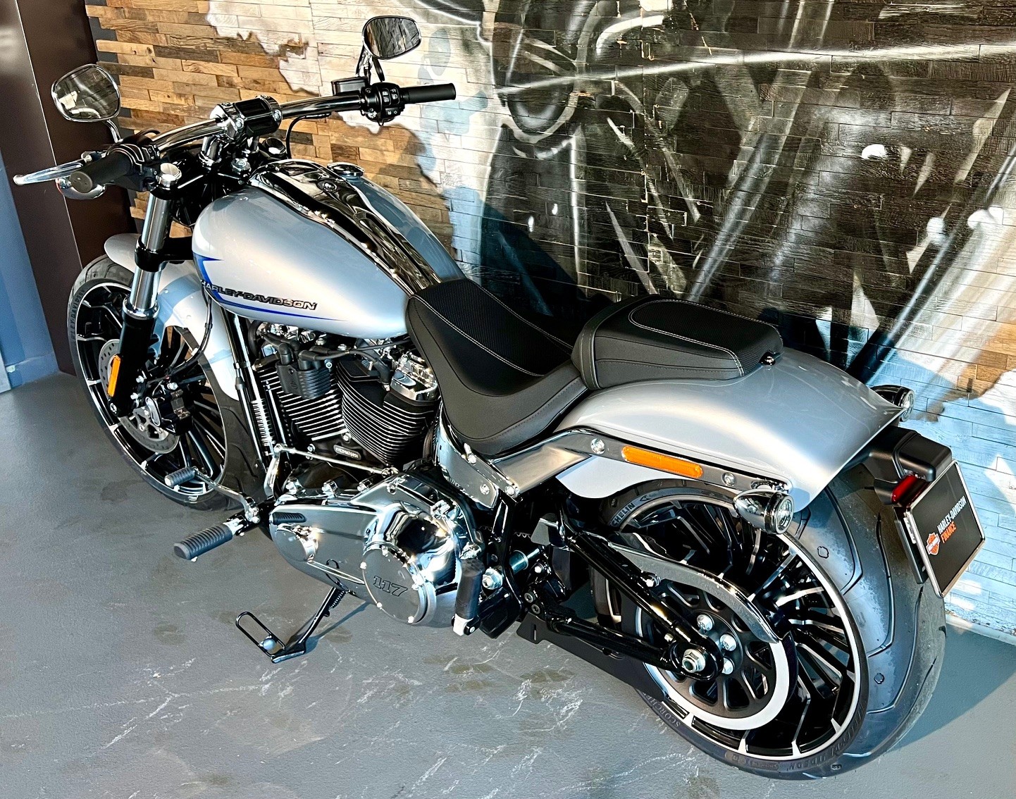 HARLEY-DAVIDSON FXBR Breakout 117-image-1