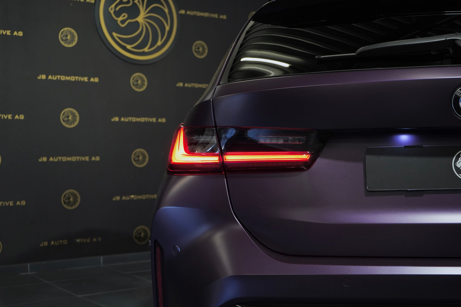 BMW M3 Touring xDrive Competition M-image-10