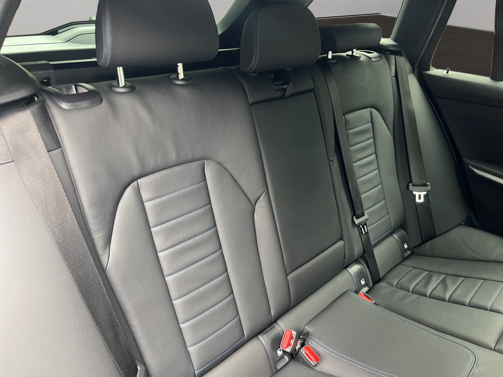 BMW 330d xDrive 48V Steptronic M Sport-image-17