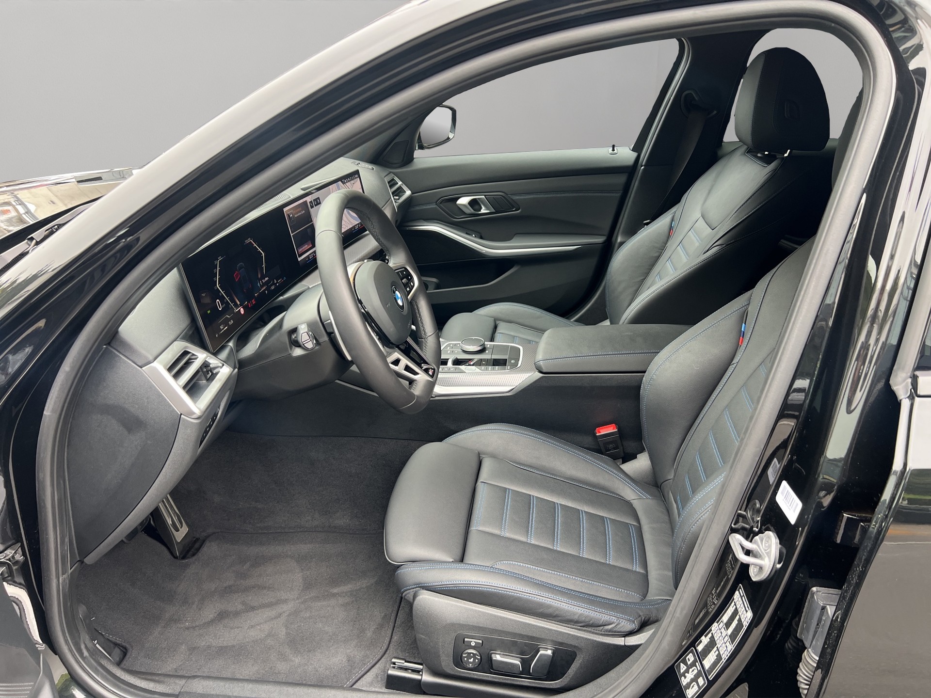 BMW 330d xDrive 48V Steptronic M Sport-image-14