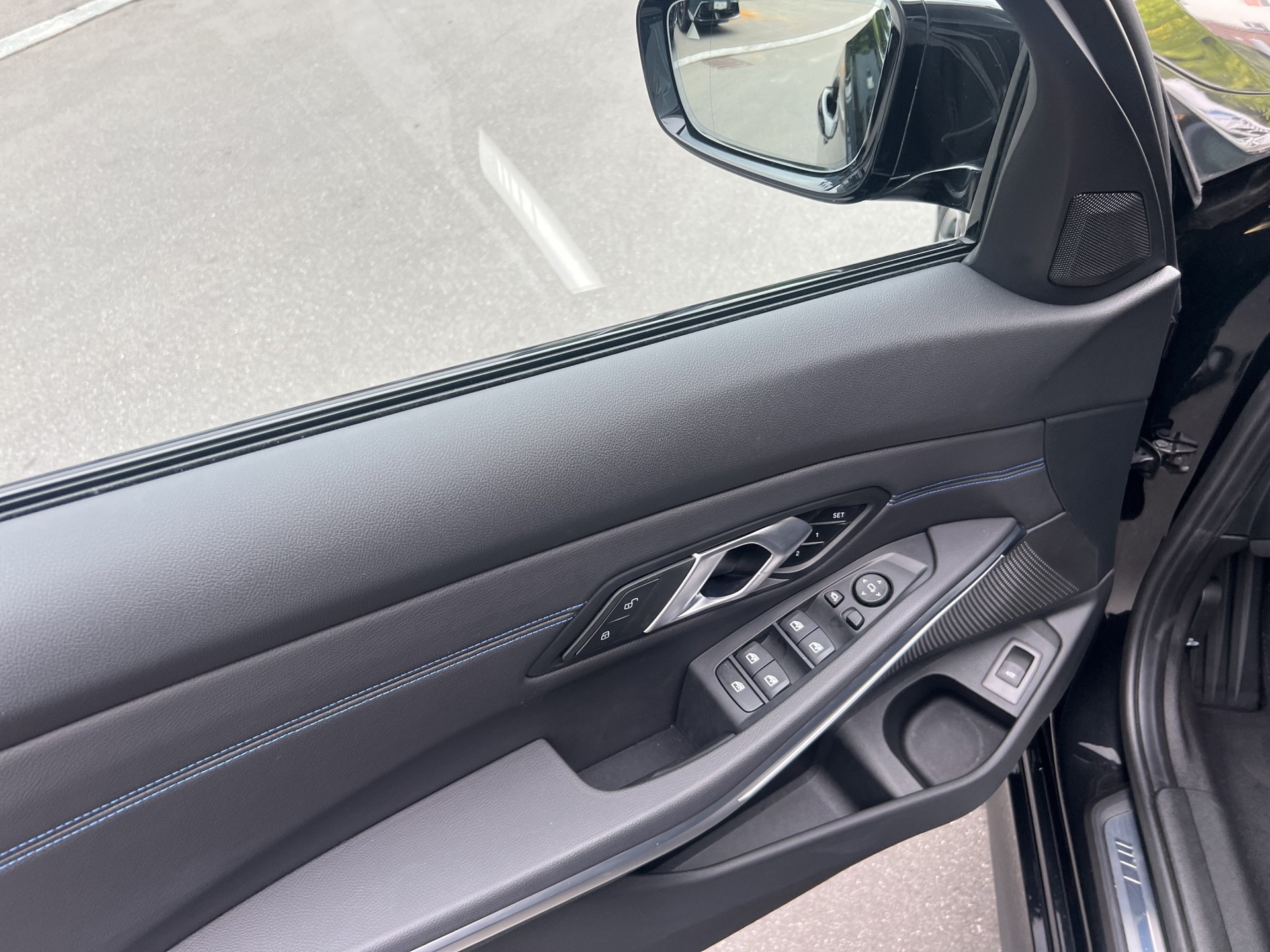 BMW 330d xDrive 48V Steptronic M Sport-image-19