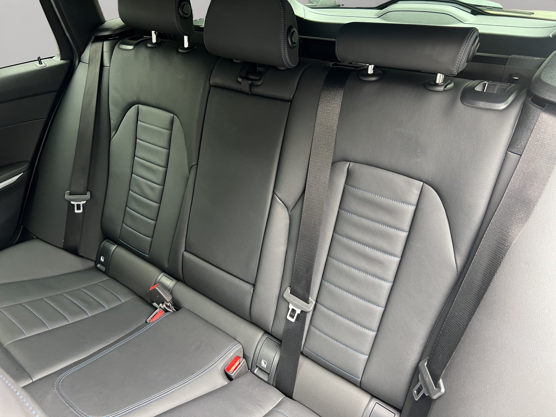 BMW 330d xDrive 48V Steptronic M Sport-image-16