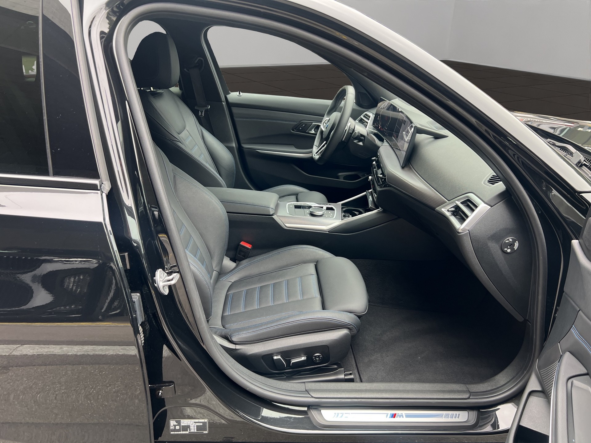 BMW 330d xDrive 48V Steptronic M Sport-image-15