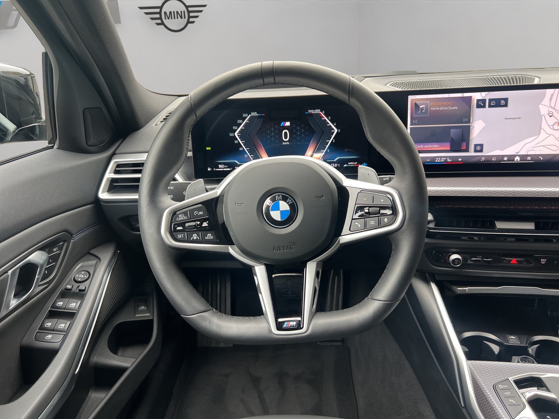 BMW 330d xDrive 48V Steptronic M Sport-image-9
