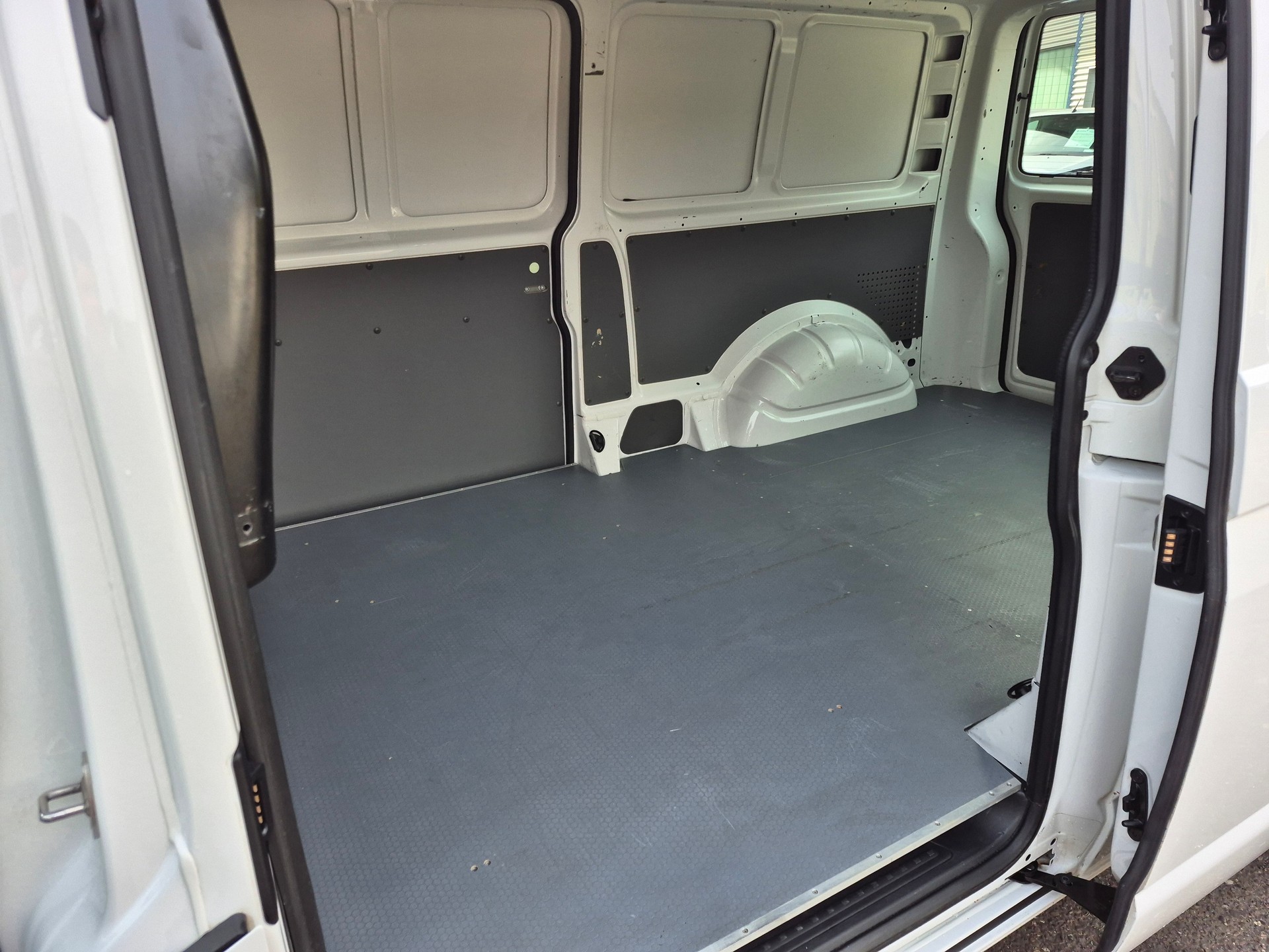 VW T6.1 2.0 TDI 4Motion-image-9