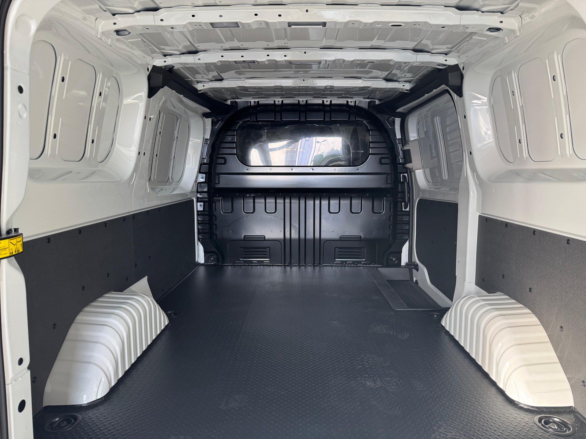 MAXUS eDeliver 7 L2H1 FWD 88kWh-image-8