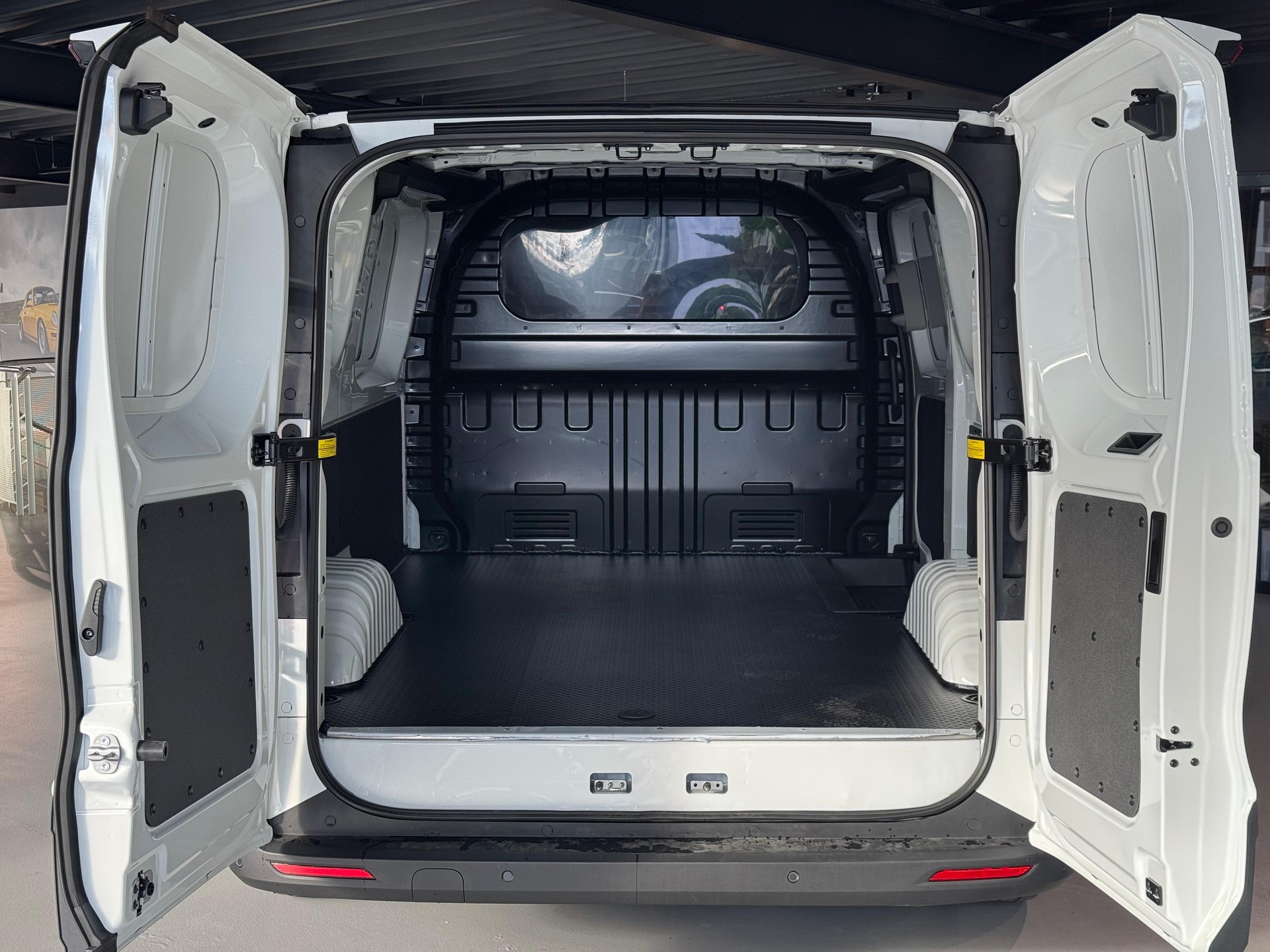 MAXUS eDeliver 7 L2H1 FWD 88kWh-image-5