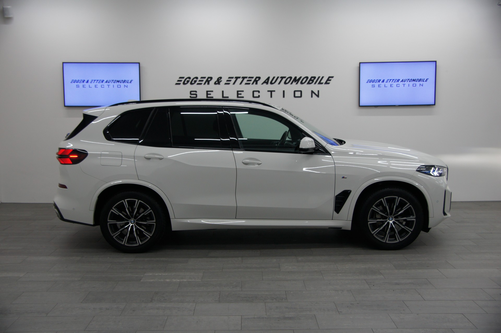 BMW X5 xDrive 48V 30d Steptronic-showroom-element-3