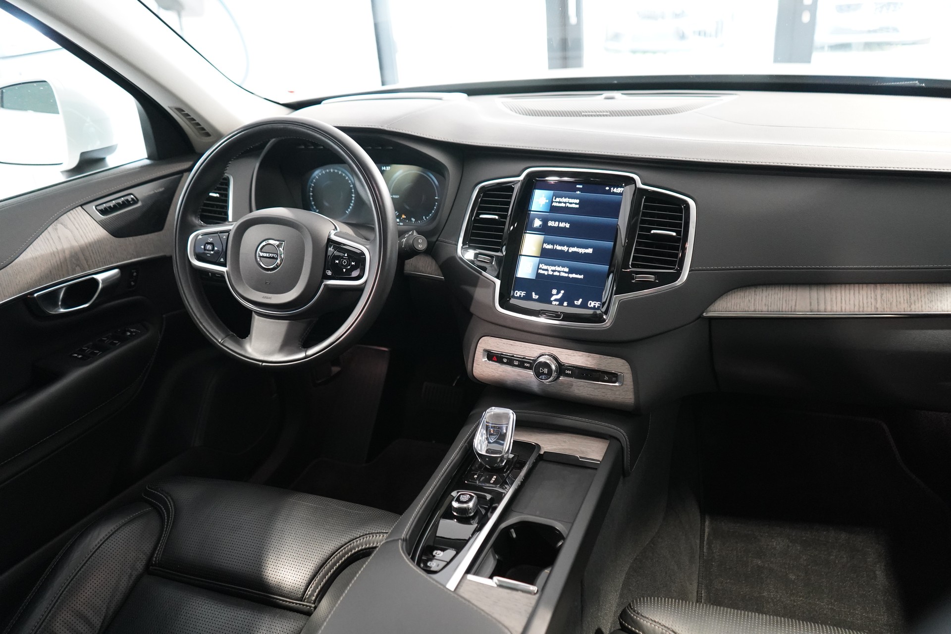 VOLVO XC90 T8 eAWD Inscription-image-8
