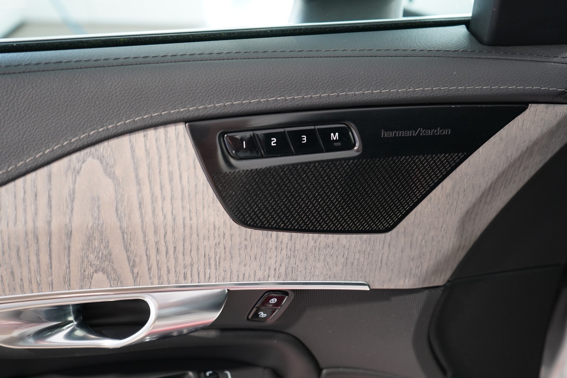 VOLVO XC90 T8 eAWD Inscription-image-15