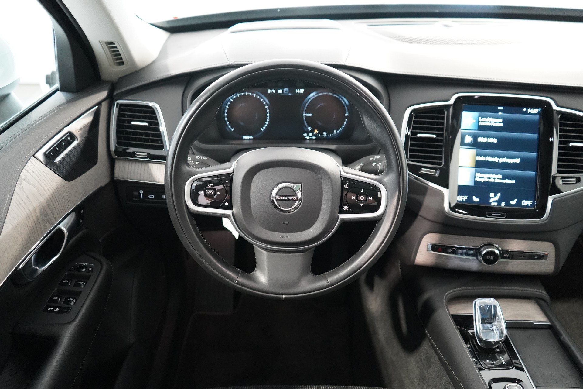 VOLVO XC90 T8 eAWD Inscription-image-7