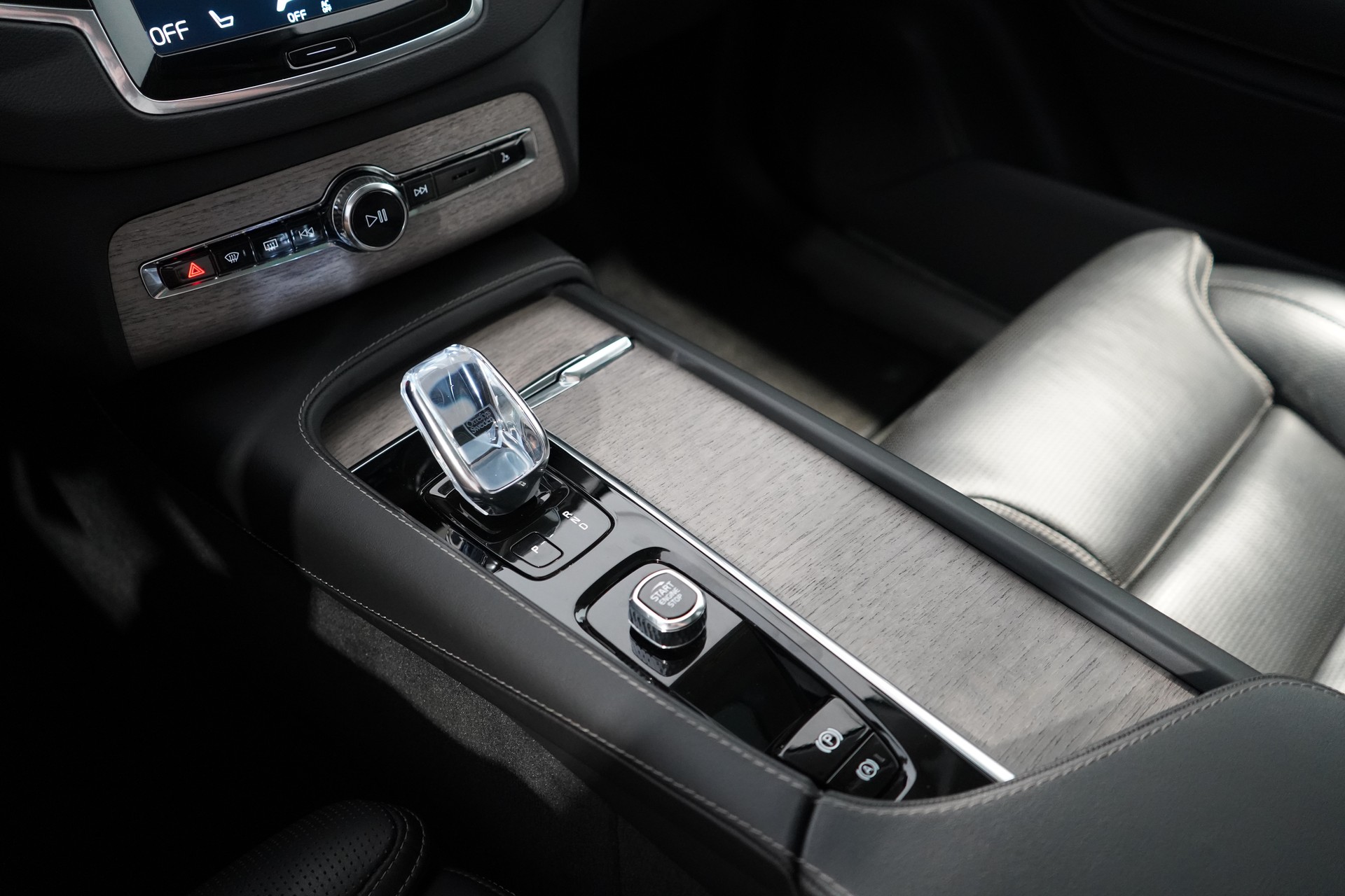 VOLVO XC90 T8 eAWD Inscription-image-11