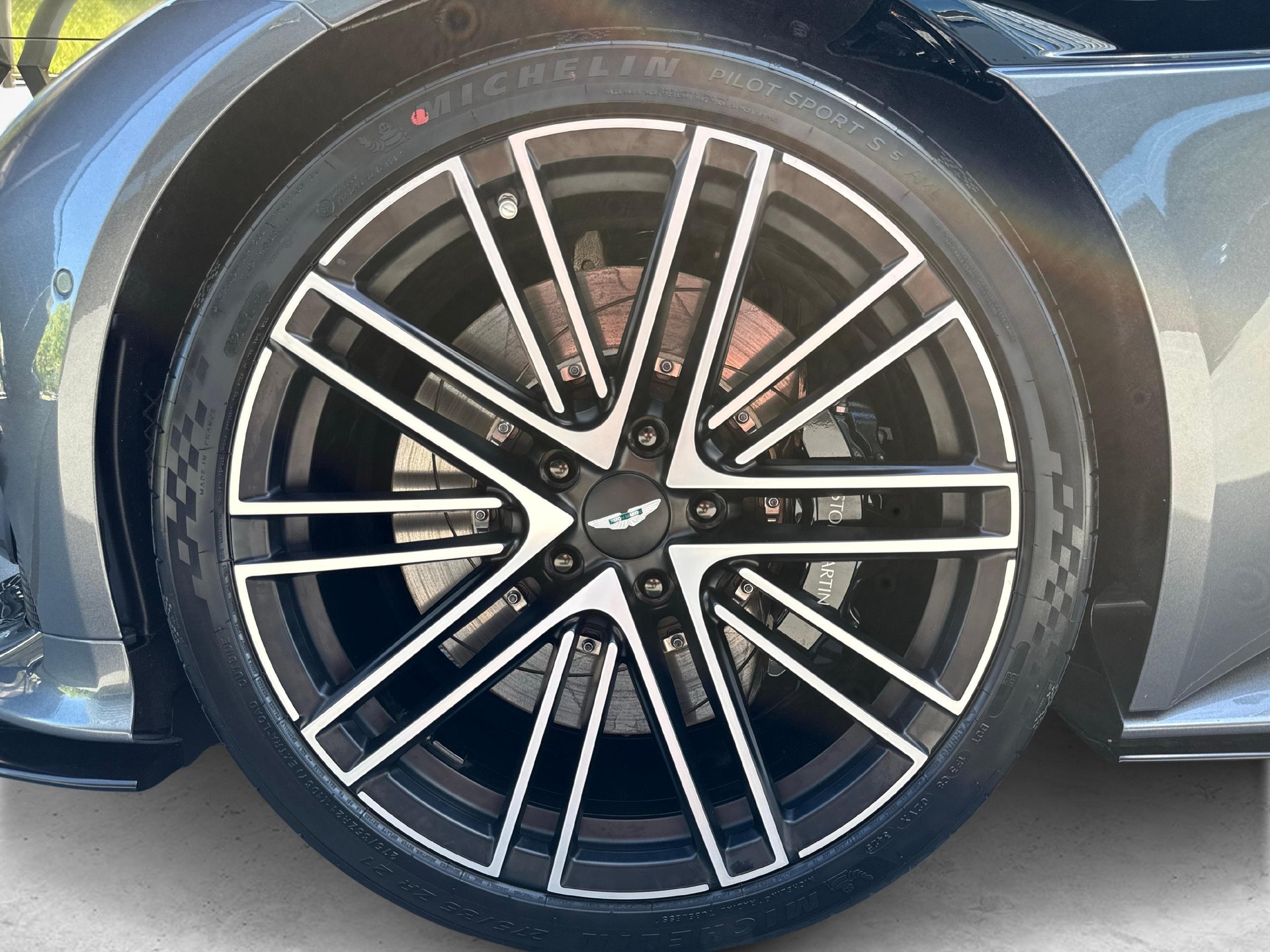 ASTON MARTIN DB12 Volante 4.0 V8 Bi-Turbo-image-8