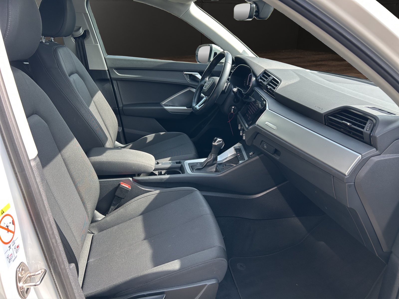 AUDI Q3 35 TFSI S line S-tronic-image-15