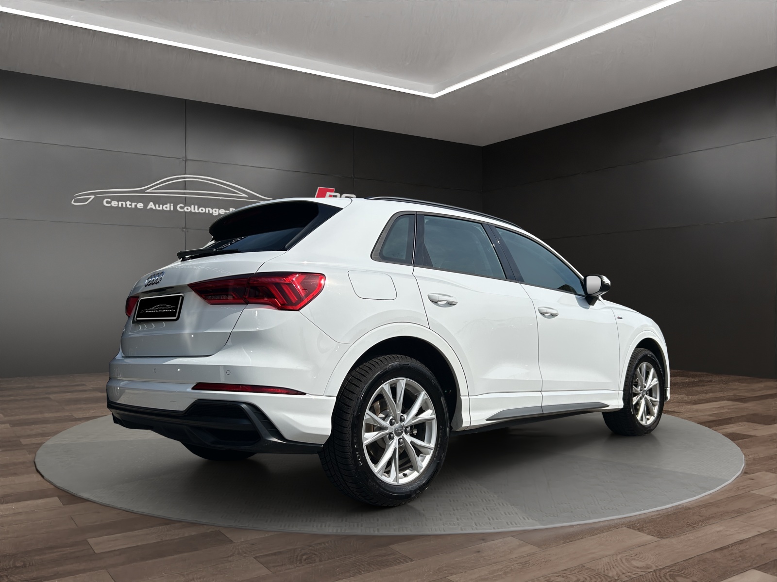 AUDI Q3 35 TFSI S line S-tronic-image-5