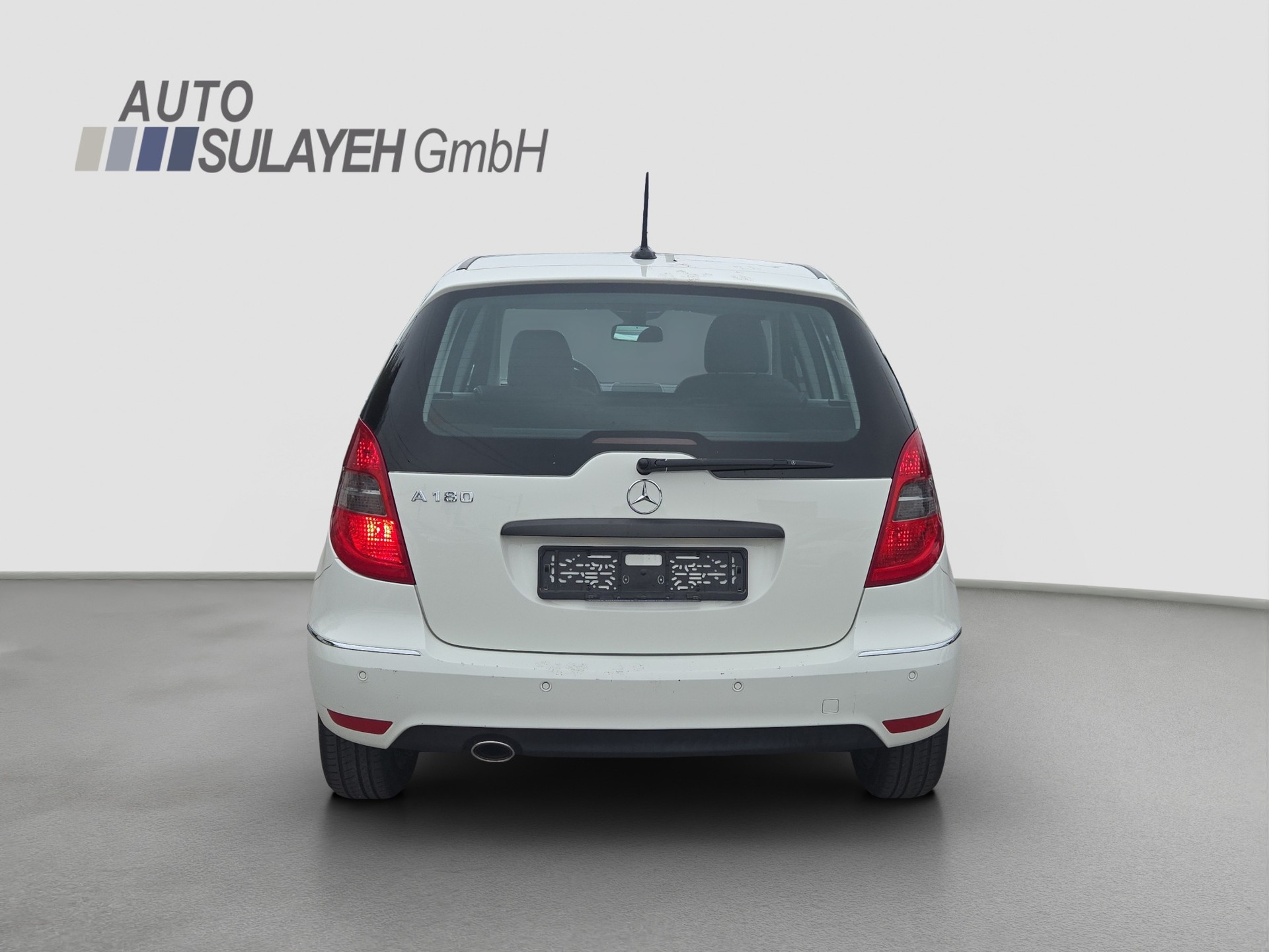 MERCEDES-BENZ A 180 Avantgarde Selection Autotronic-image-4