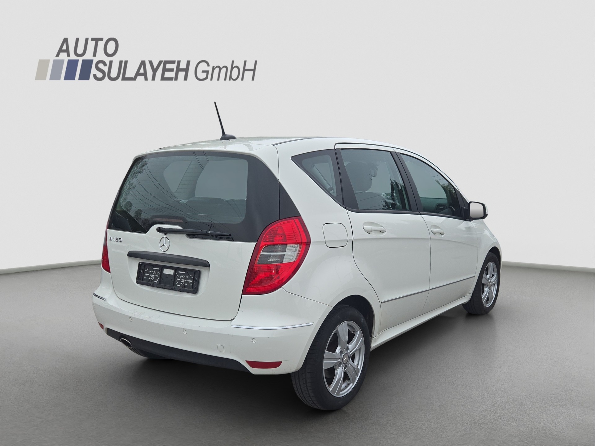 MERCEDES-BENZ A 180 Avantgarde Selection Autotronic-image-10