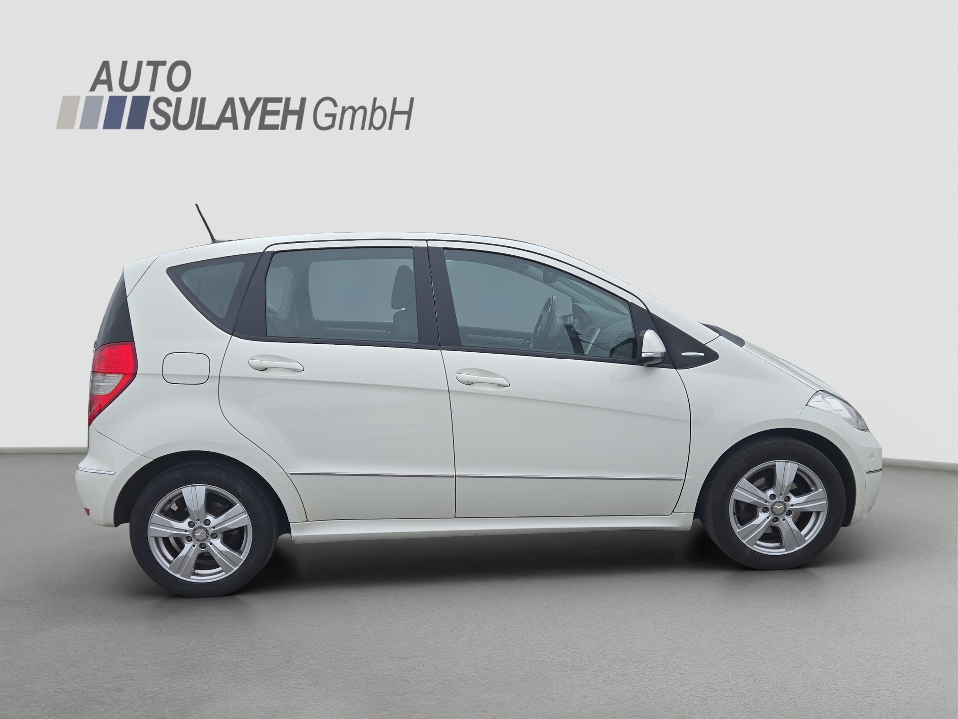 MERCEDES-BENZ A 180 Avantgarde Selection Autotronic-image-9