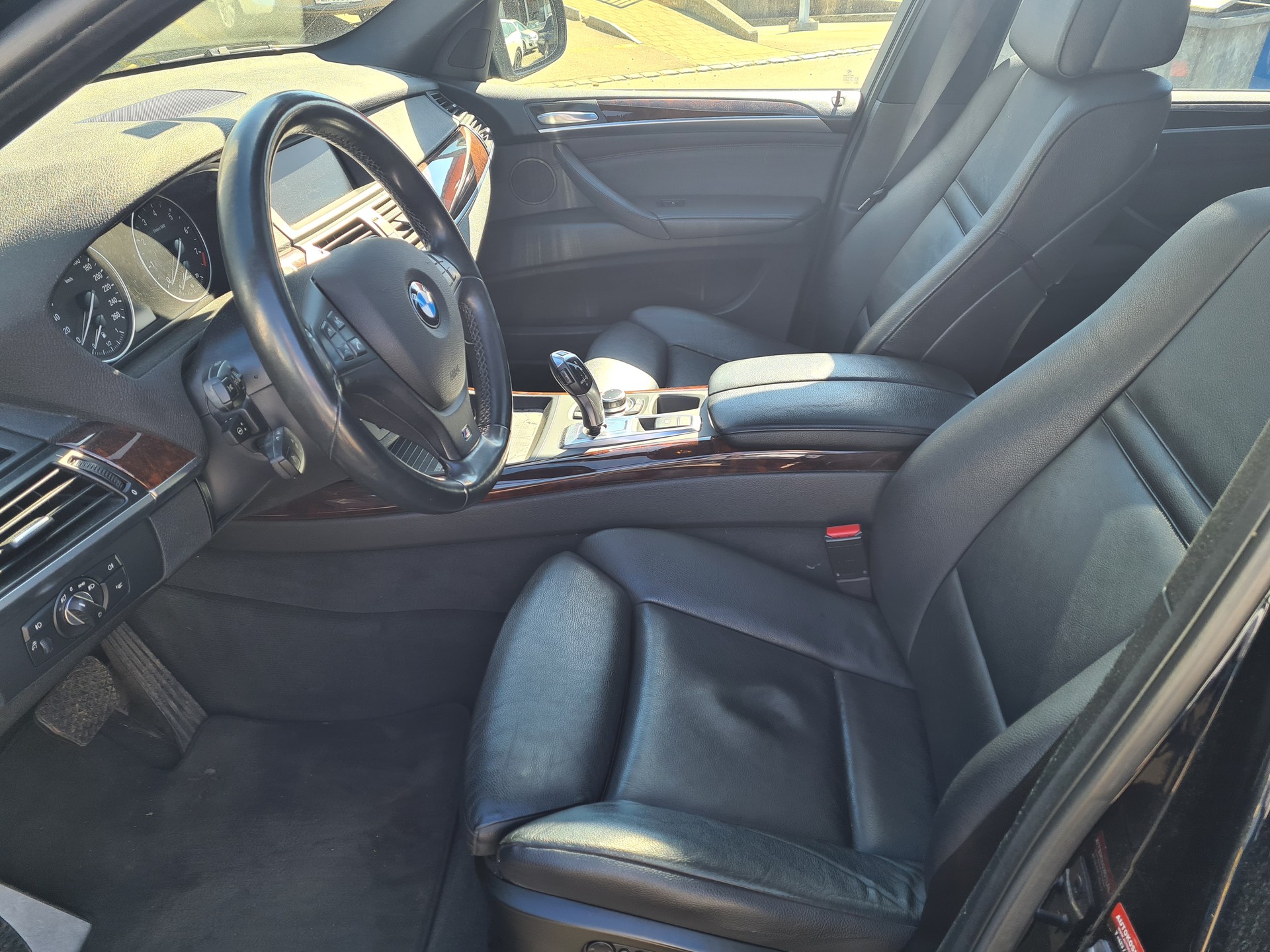 BMW X5 xDrive 50i Steptronic-showroom-element-3