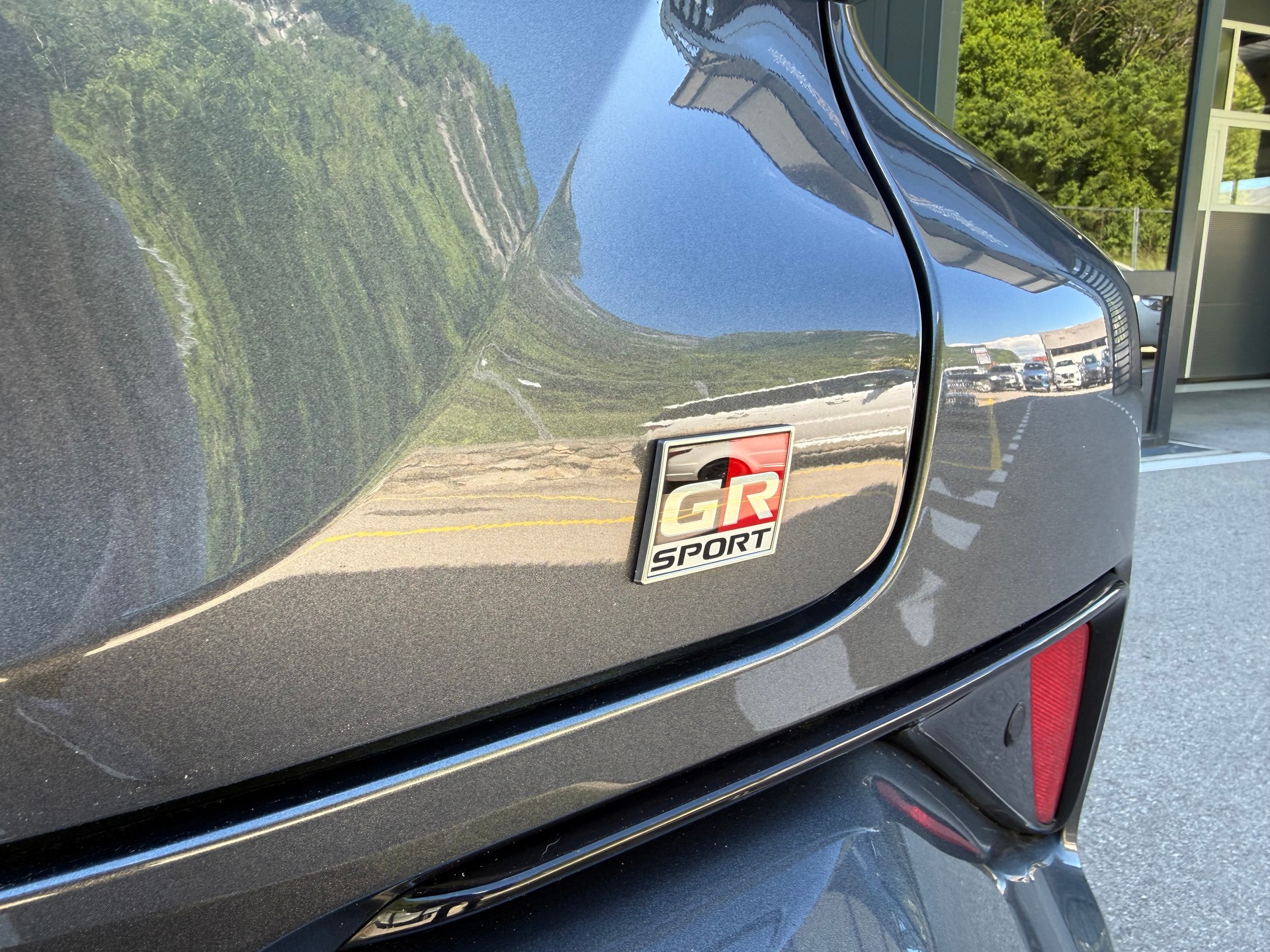 TOYOTA C-HR 2.0 HSD CVT GR Sport-image-18