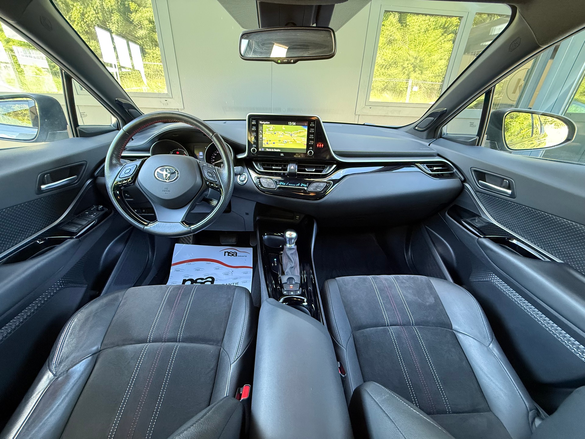 TOYOTA C-HR 2.0 HSD CVT GR Sport-image-16