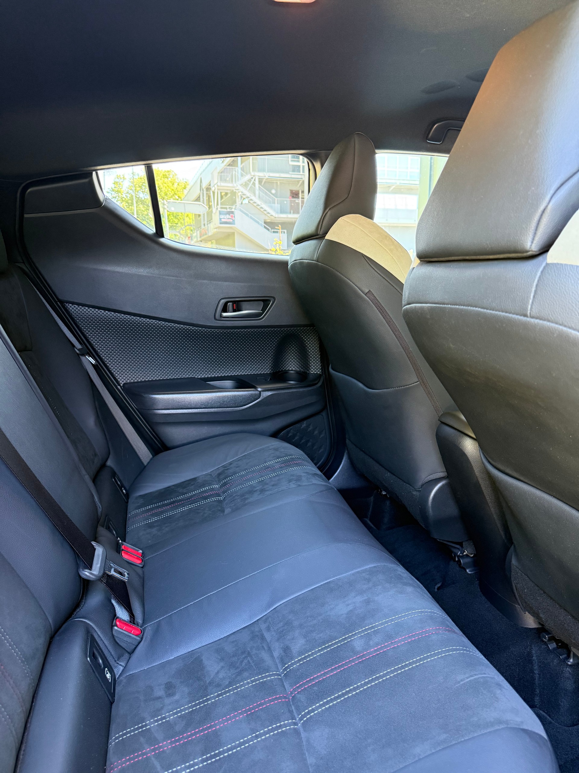 TOYOTA C-HR 2.0 HSD CVT GR Sport-image-19