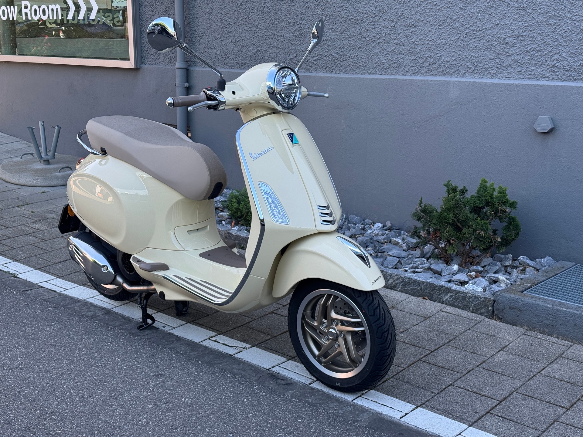 PIAGGIO Vespa 125 Primavera S 2026 Keyless Go & LCD Display-image-13