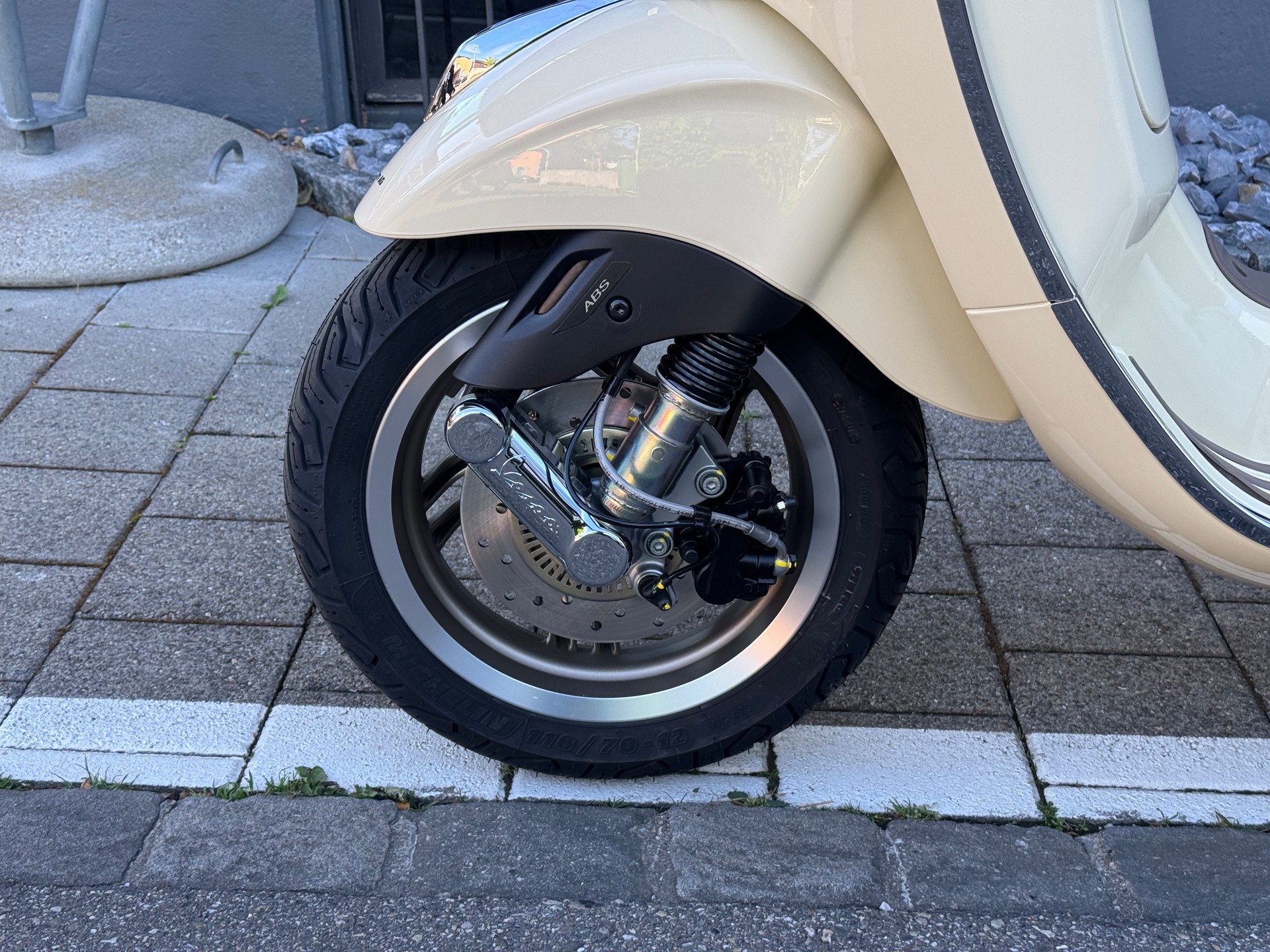 PIAGGIO Vespa 125 Primavera S 2026 Keyless Go & LCD Display-image-3