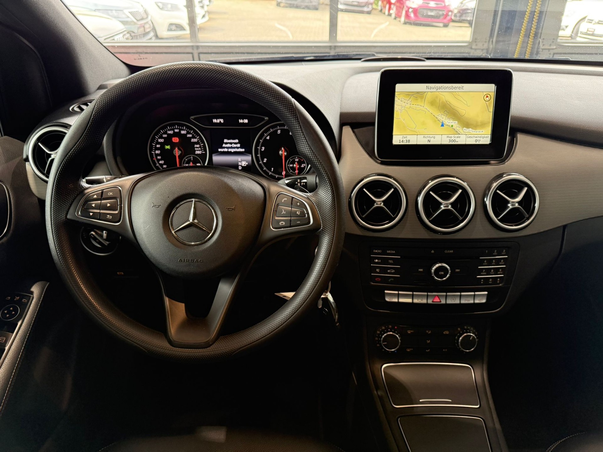 MERCEDES-BENZ B 180 Style 7G-DCT-image-10