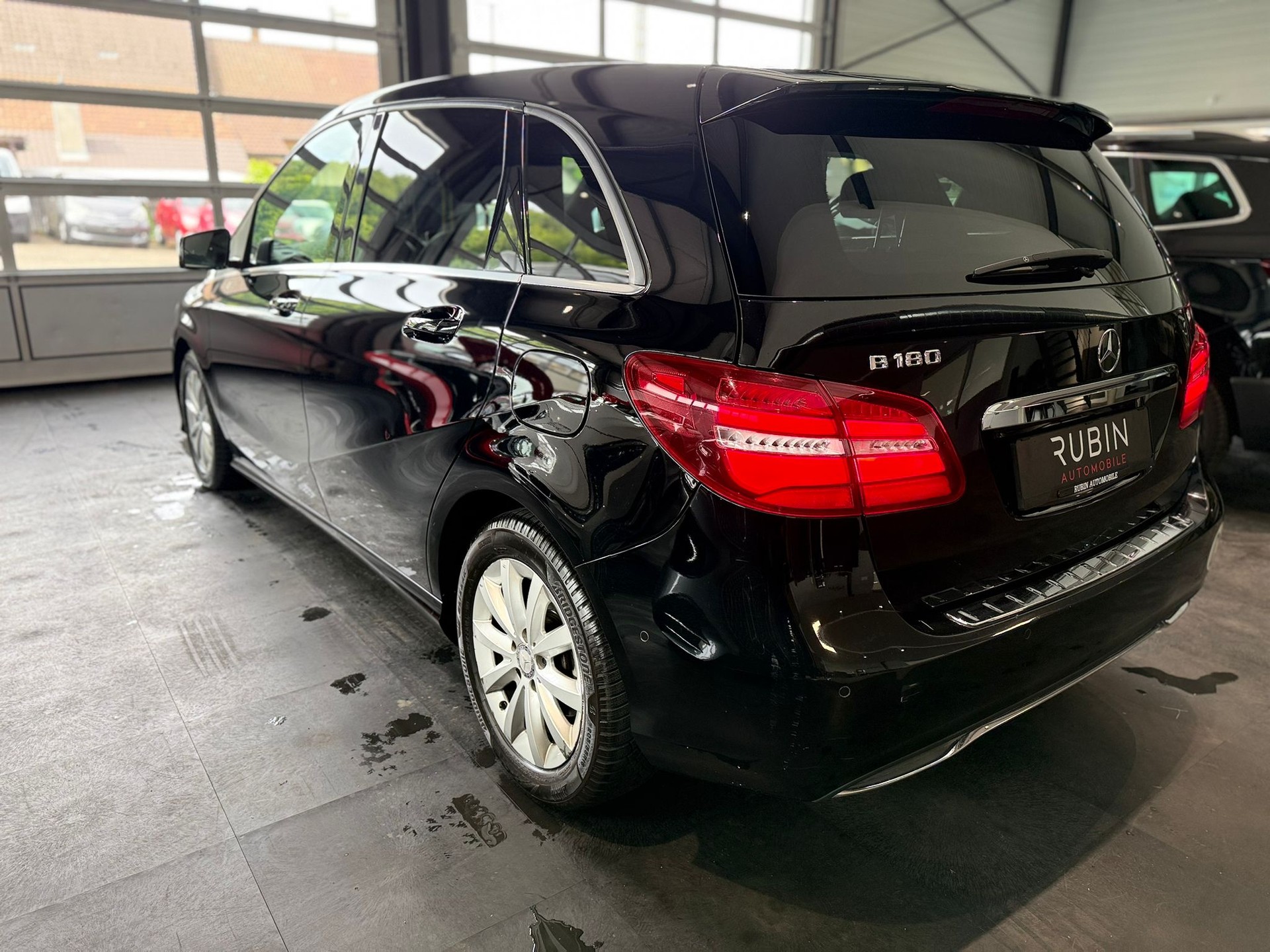 MERCEDES-BENZ B 180 Style 7G-DCT-showroom-element-2